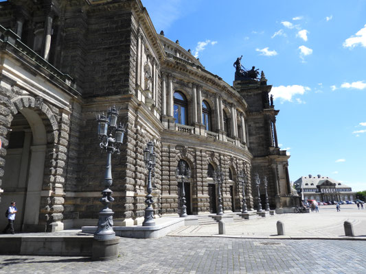Seitenansicht der Semperoper