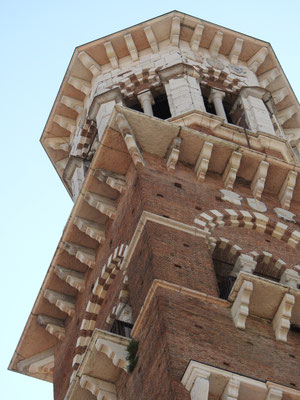 Torre dei Lamberti an der Piazza Erbe