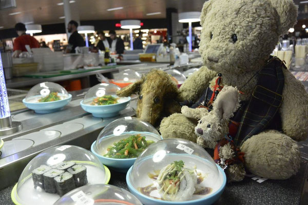 Kasimir, Cäsar und Fredi an der Sushibar