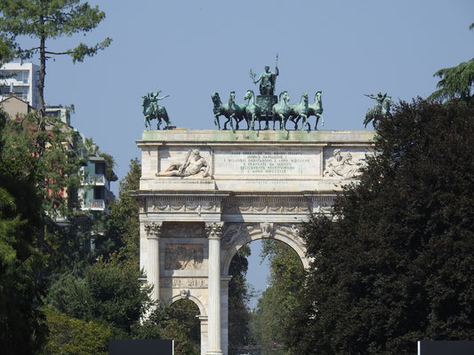 Arco della Pace (Friedensbogen), Triumphbogen auf der Piazza Sempione