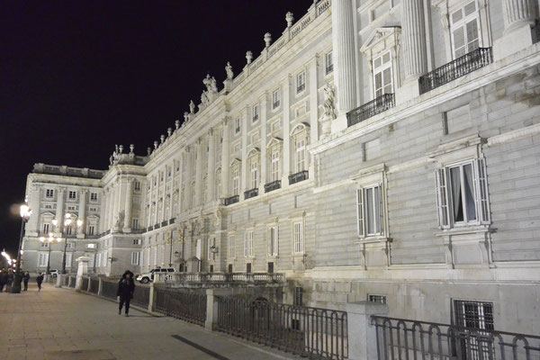 Palacio Real, Madrid, bei Nacht