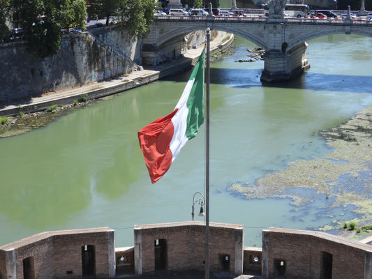 Blick von der Engelsburg auf den Tiber