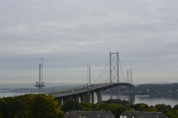 auf dem Weg nach St. Andrews: Forth Road Bridge