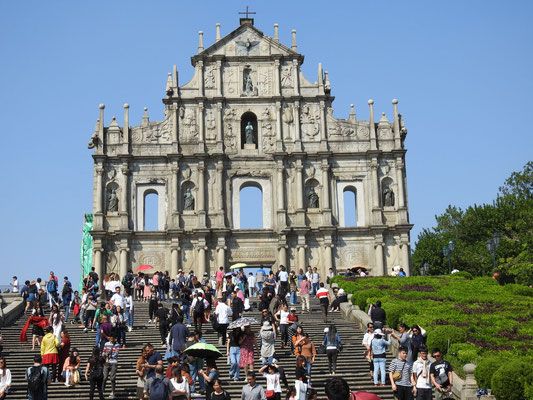 ... Ruine der Pauluskirche, die sogar seit 2005 zum Weltkulturerbe gehört