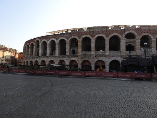 die Arena am frühen Morgen