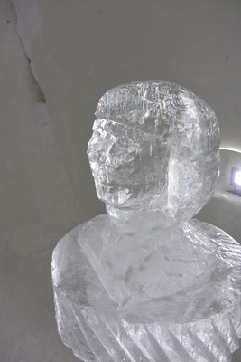 Eis-Skulptur in Snow Village