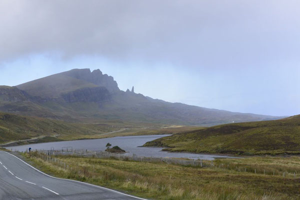 Old man of Storr (Bodach an Stòrr) - 48 Meter hohe Felsnadel, Isle of Skye, Schottland