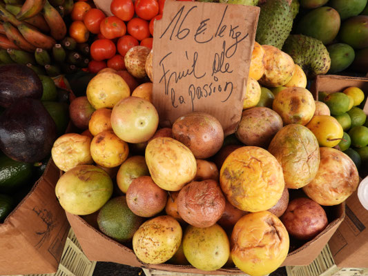 exotisches Obst und Gemüse auf dem Markt