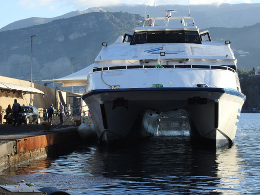 Mit diesem tollen Boot sind wir rüber zu Ischia.