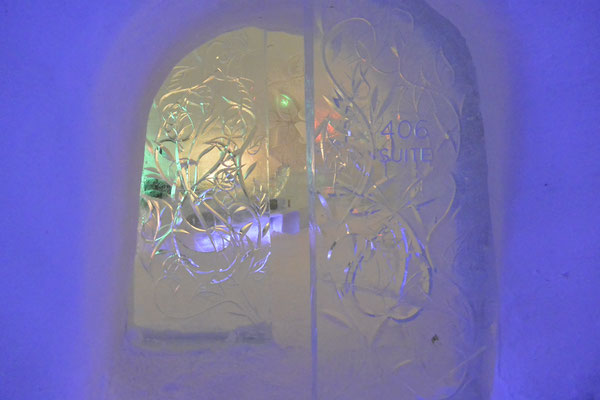 Eingang zu einer Suite im Snow Village