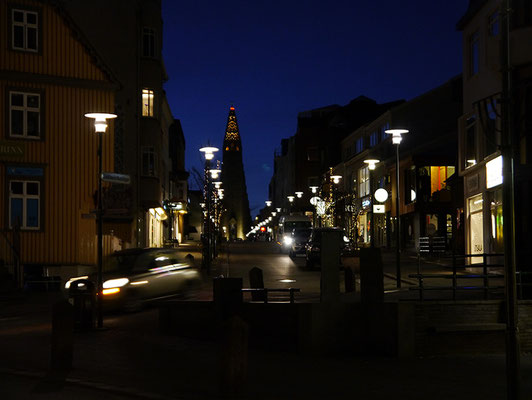 Hallgrímskirkja am späten Abend