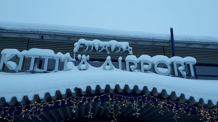 Der Kittilä-Flughafen in Lappland von außen.