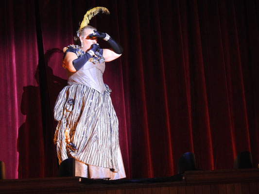 Amy Soloway alias Diamond Tooth Gertie on stage!