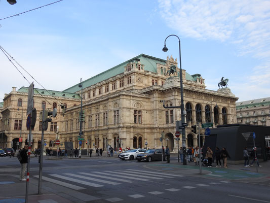 Da ist sie, die Wiener Staatsoper, imposant!