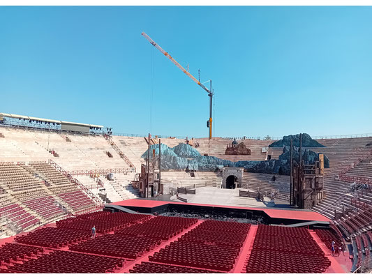 Blick in und auf die Arena Veronas