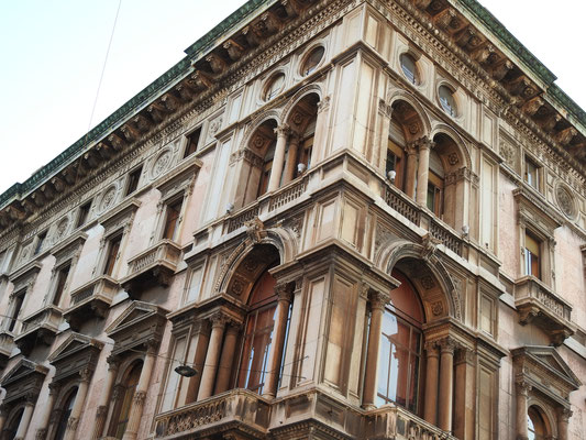 einer der vielen Palazzos in Mailand