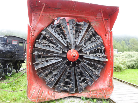 Schneefräse an der Lok Snow Blow No 1, gebaut 1899