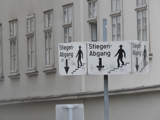 Treppe, ne, Stiege runter zur U-Bahn auf dem Weg zum Prater