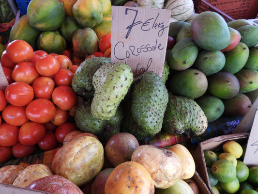 exotisches Obst und Gemüse auf dem Markt