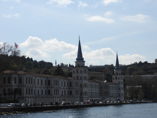 Gebäude am Ufer des Bosporus