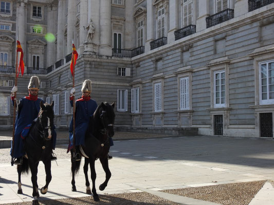 Pferderundgang vorm Palacio Real, Madrid