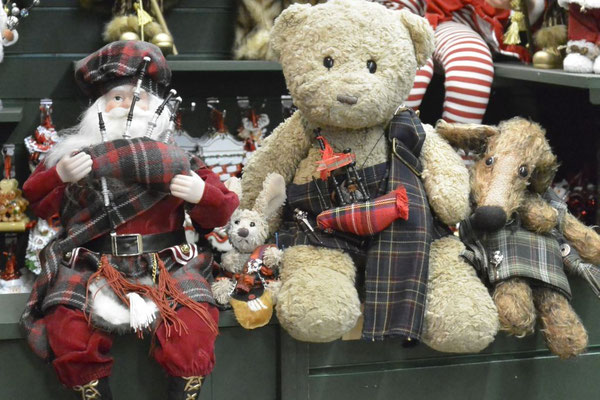 Kasimir, Cäsar und Fredi treffen den schottischen Weihnachtsmann im Nutcracker, Edinburgh, Schottland