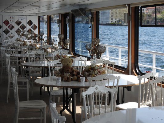 wir im Restaurant unseres Schiffes