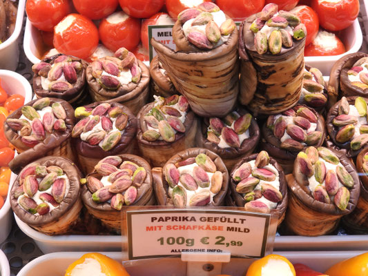 Käsedarbietung auf dem Wiener Naschmarkt