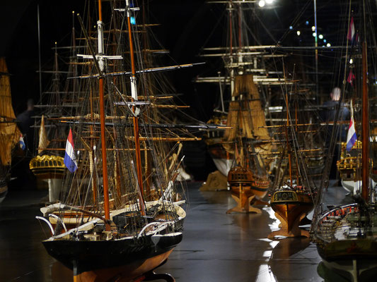 Wir (Kasimir, Cäsar und Fredi) im Rijkmuseum, Amsterdam - Schiffsmodelle