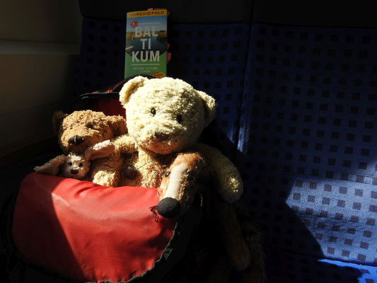 Wir, Kasimir - Cäsar - Fredi und Kerl, auf dem Weg zum Flughafen.