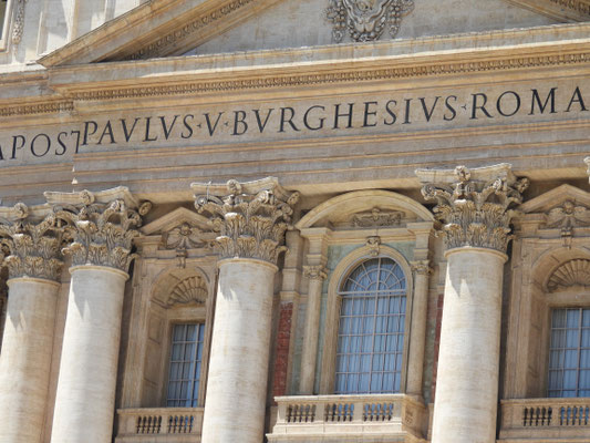 "Papst"fenster im Petersdom