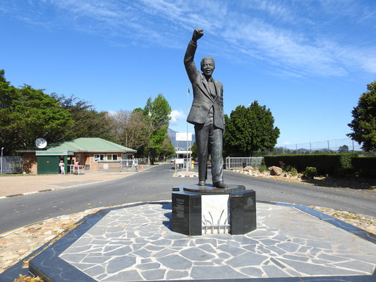 Nelson Mandela - Statue in Drakenstein,  zu Ehren seines 90ten Geburtstages