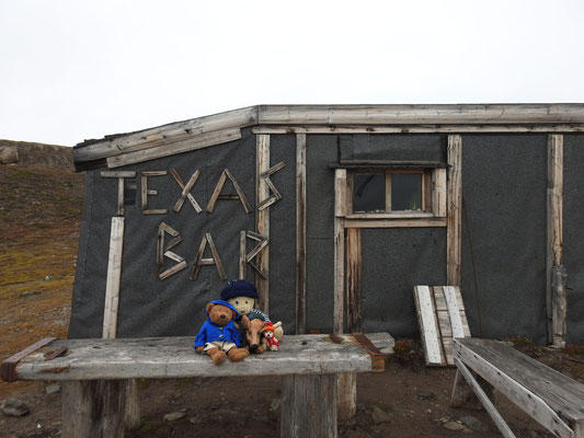 Wir, Kasimir - Cäsar - Fredi und Kerl, vor der Texas Bar