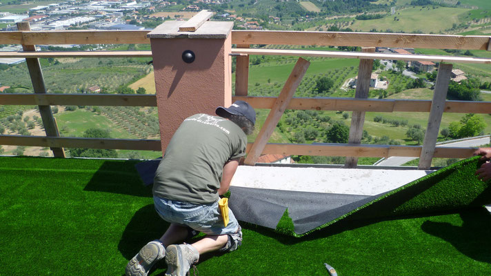 Il prato sintetico garden designer rimini progettare, realizzare ... Posa erba sintetica su terrazzo