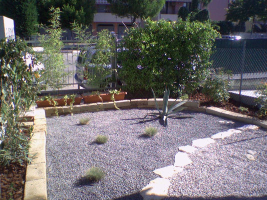 Soluzione di giardino con ghiaia