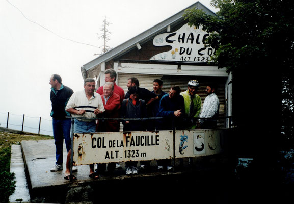 Arrivée au col de la Faucille (sous la pluie)