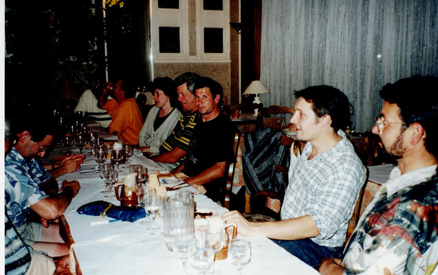 à Dortan, dernier repas avant l'ascension du col 