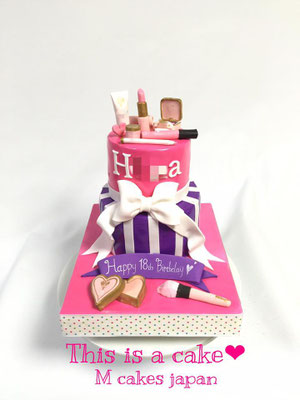 18歳のお誕生日に可愛らしいコスメケーキ M Cakes エムケーキ 18歳のお誕生日に可愛らしいコスメケーキ M Cakes エムケーキ