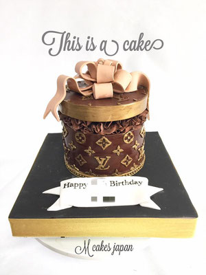豪華なプレゼントボックス型 ケーキ M Cakes エムケーキ