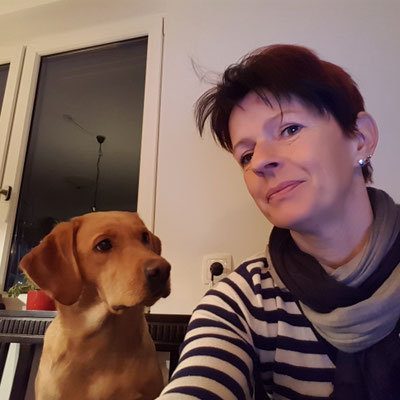 Greta hilft bei der Buchhaltung
