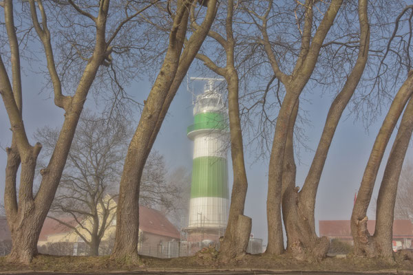 Leuchtturm im Nebel