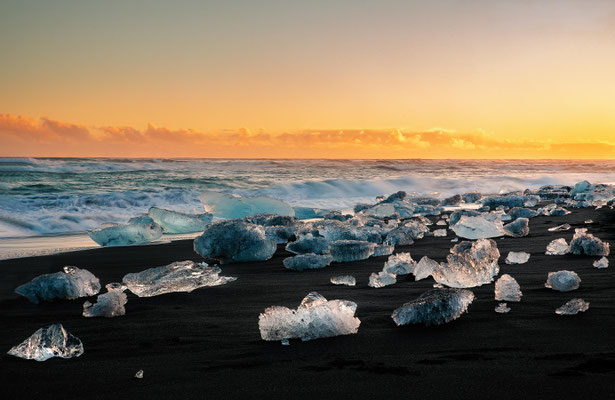 Island Küstenstreifen mit Eisresten