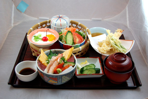 昼御膳　海鮮・天ぷら小町