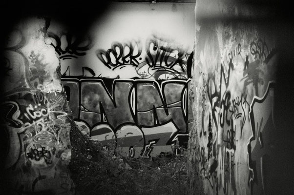 photographie d'art photo urbex lieu abandonné graffiti tag lieu art de rue art urbain graff vandal