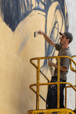 <alt="artiste peintre urbain graffmatt streetart graffiti art peinture murale département artiste professionel chambéry savoie peinture sur facade exterieur"> 