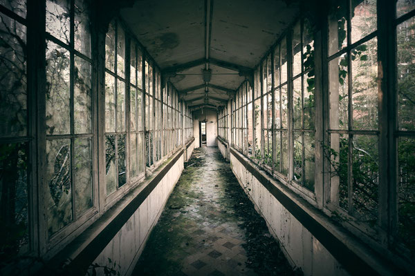 photographie d'art lieu abandonné désaffecté hopital urbex france couloir photo déco décoration art