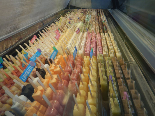 Helado-Glace in allen Farben und Geschmachsrichtungen
