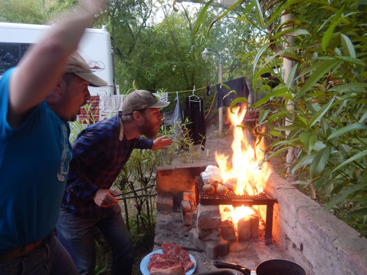 Hilfe unsere Würste brennen
