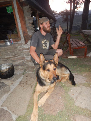David mit Pepe, dem deutschen Schäfer-Rottweiler-Mischling