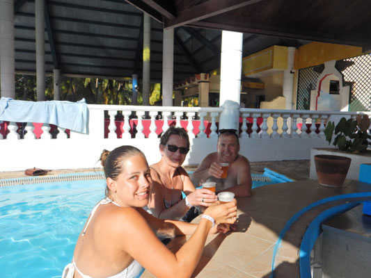 lecker Bierschn an der Poolbar